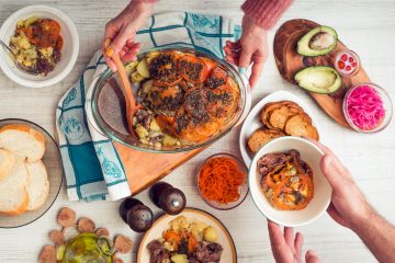 Families Eating Dinner Together: Tips to Make it Fun and Stress Free!