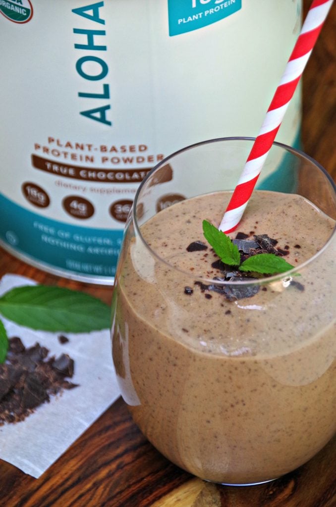 Looking for Healthy Protein Smoothies? Try this Healthy Mint Chocolate Chip Protein Smoothie Recipe!