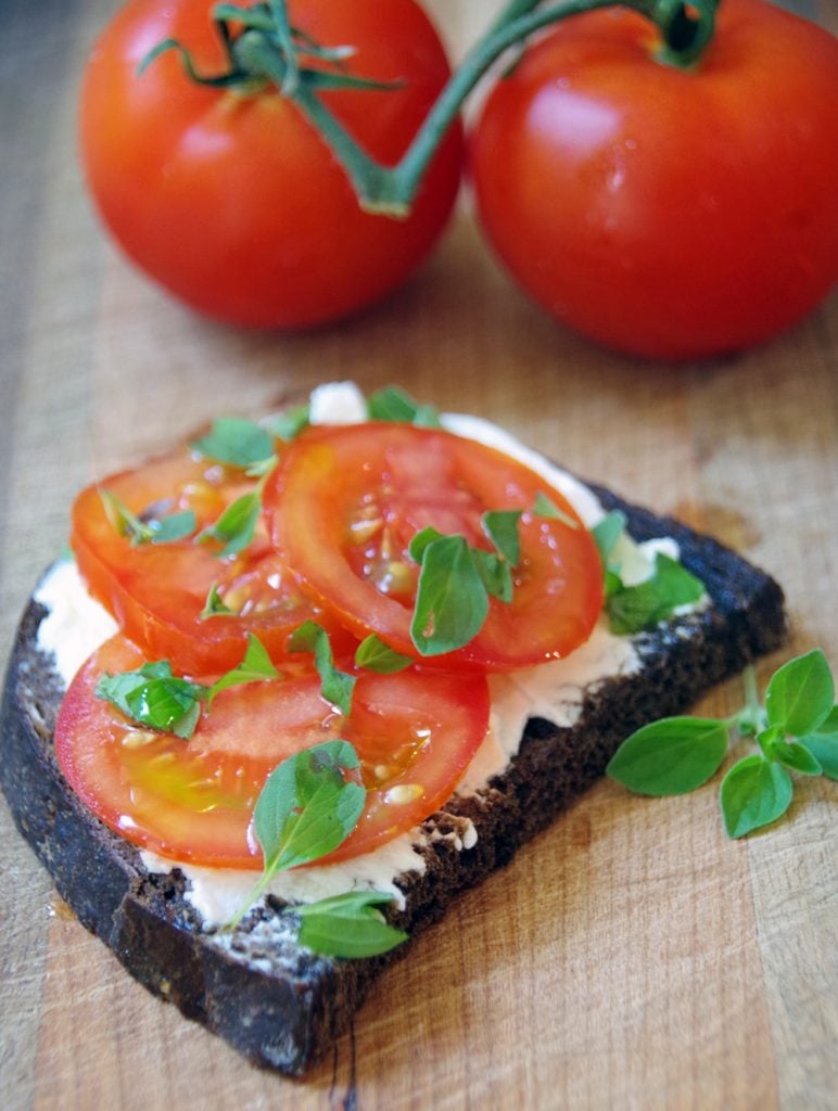  Easy Goat Cheese Toasts Appetizer Recipe