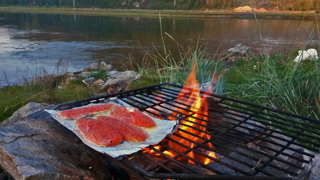 Looking for a few seafood grilling tips now that the weather is warm? Here are a few tips on how to grill seafood for a mouthwatering meal every time!