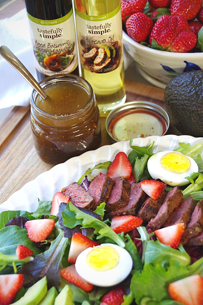 Strawberry Salad with Steak and other healthy salad ingredients