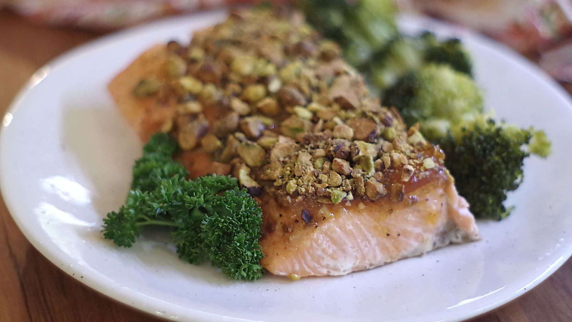 salmon fillet with pistachio